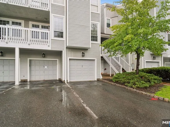 25 Markham Cir, Englewood, NJ 07631