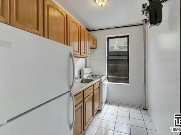 2318 Loring Place North image 2 of 6