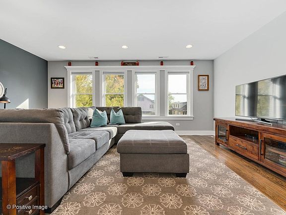 4th image of 3720 N Kedvale Ave Unit 3