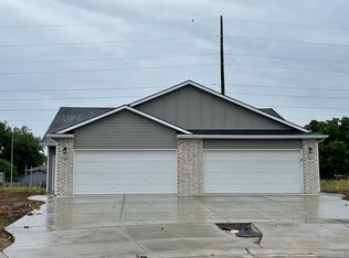 100 & 102 E Santa Fe Cir, Mulvane, KS 67110