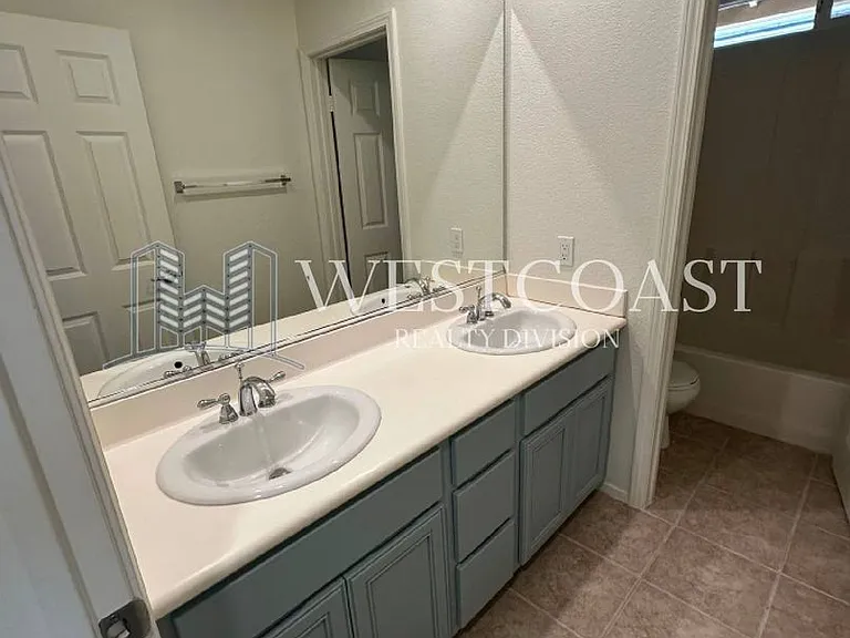 820 Silver Dr — Photo 22