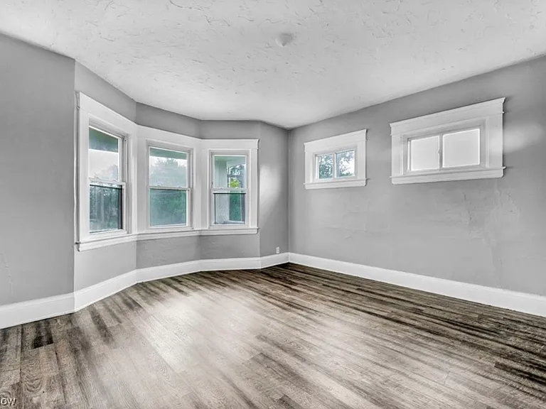 12301 Forest Ave #12301 — Photo 5