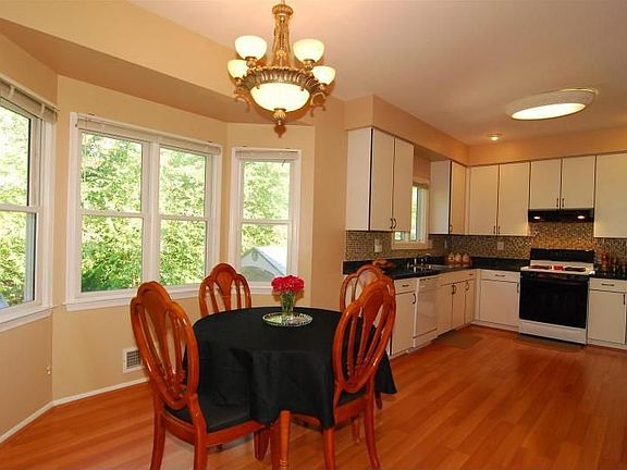 DREAM EAT-IN KITCHEN