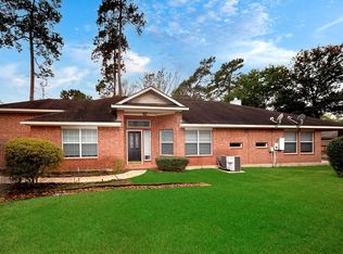 75 E Foxbriar Forest Cir, Spring, TX 77382