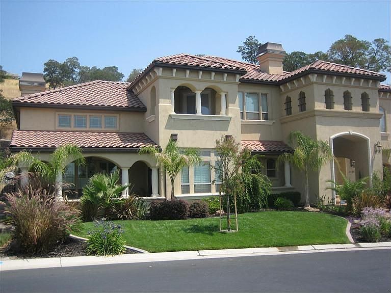 1st image of 2408 Clubhouse Dr