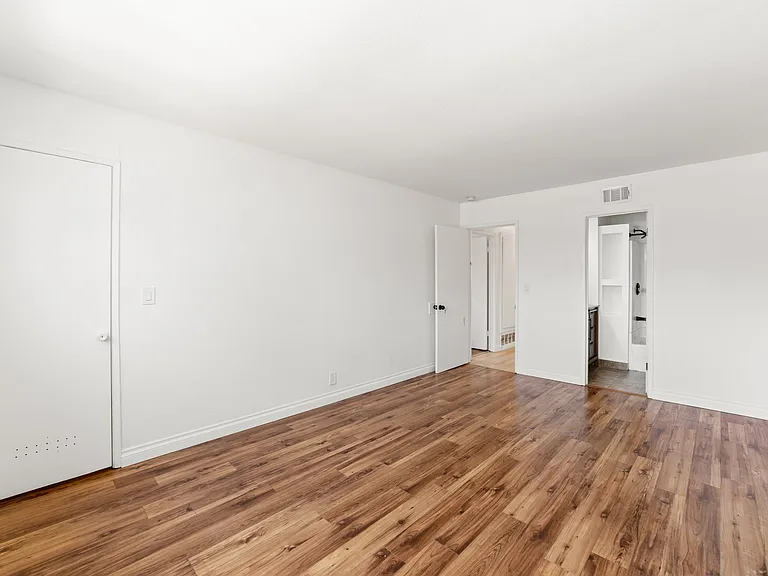 1017 Oxford Dr #D — Photo 15