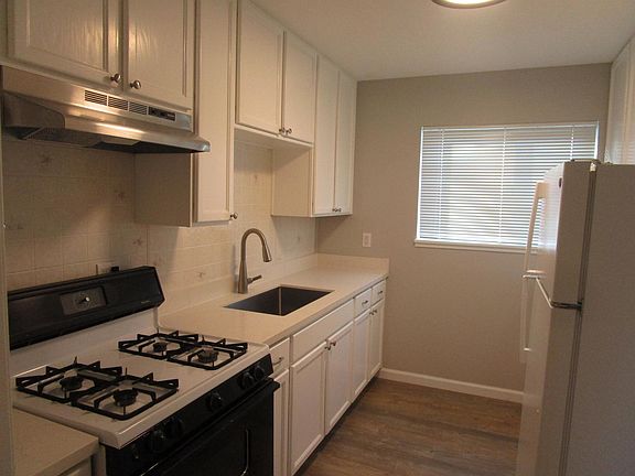 3rd image of 219 E Travis Blvd #C