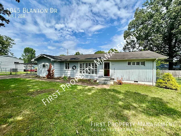 1045 Blanton Dr — Photo 2