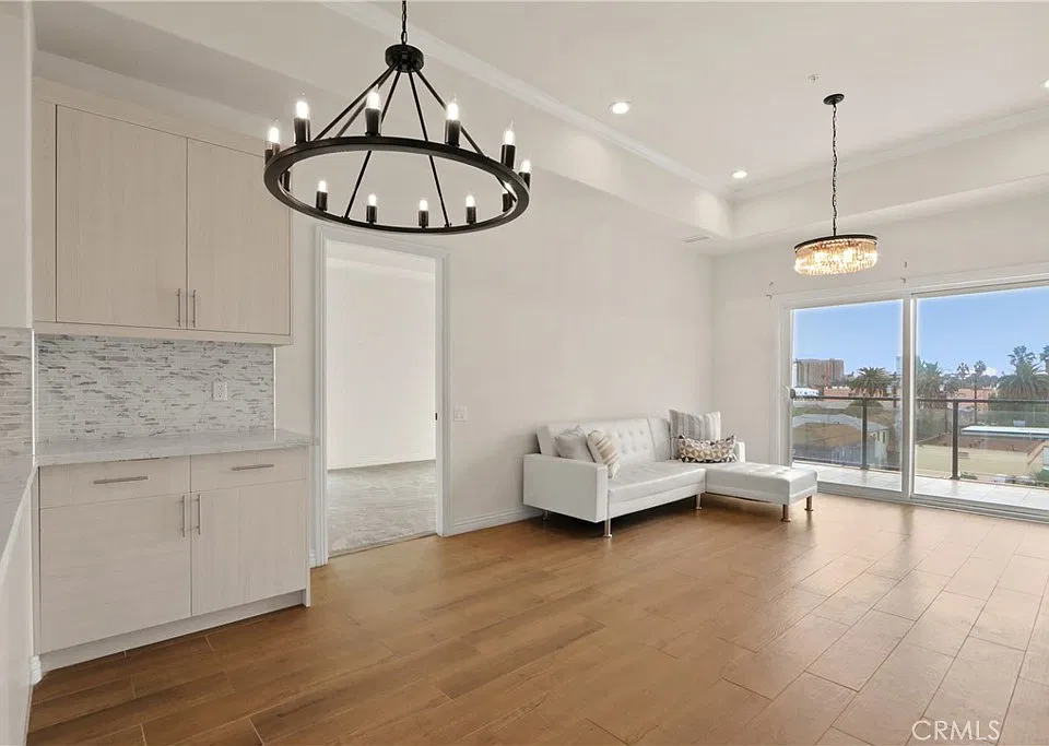 1598 Long Beach Blvd #409
