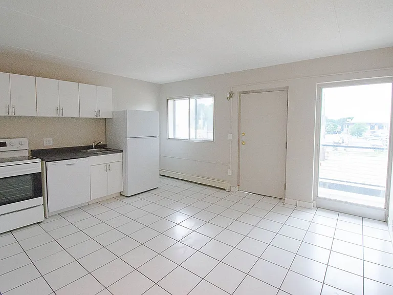 512 3rd Ave SW — Photo 2