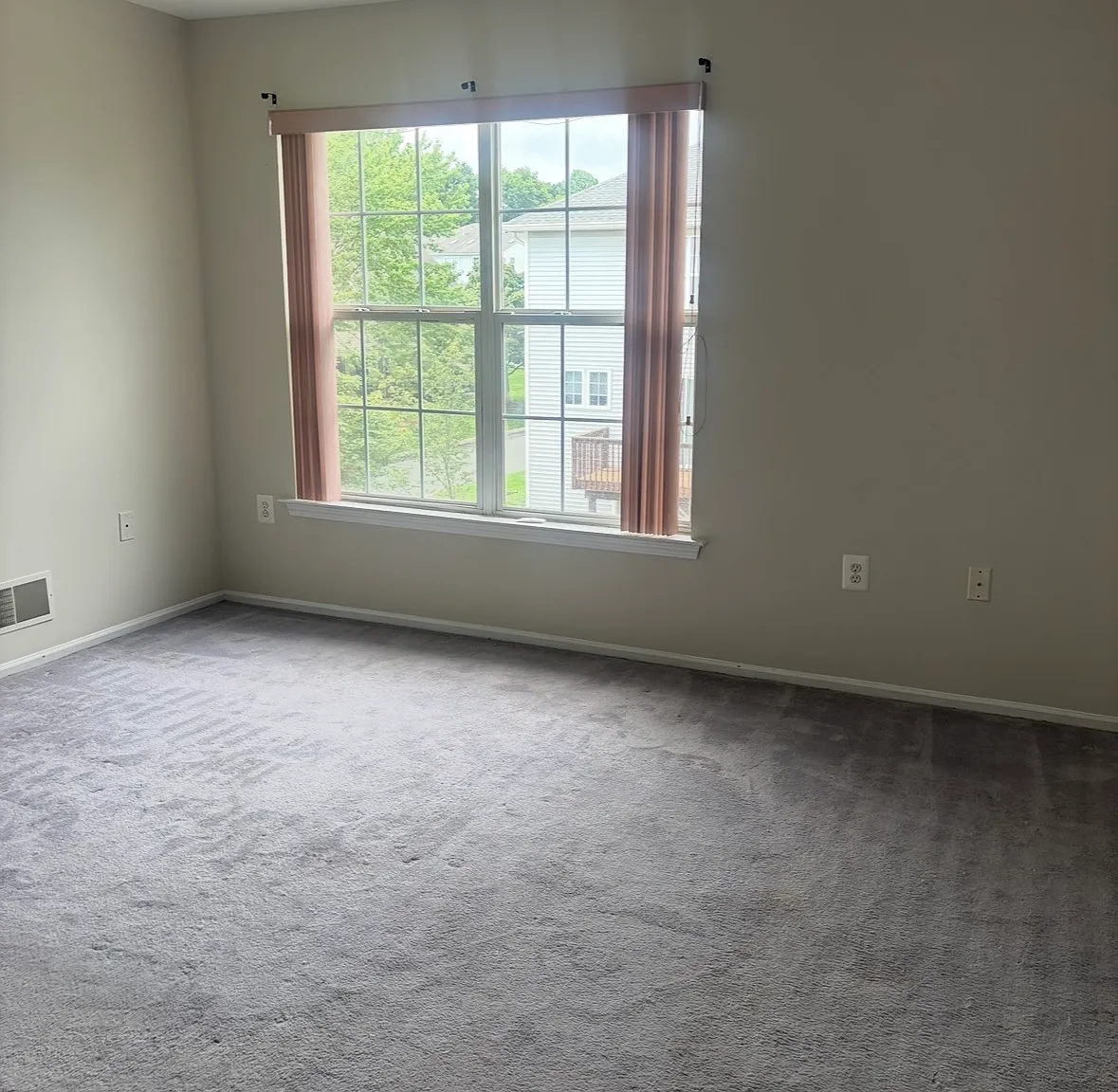 2 bed, 1.5 bath, 18000 sqft, $2,800 — Photo 4