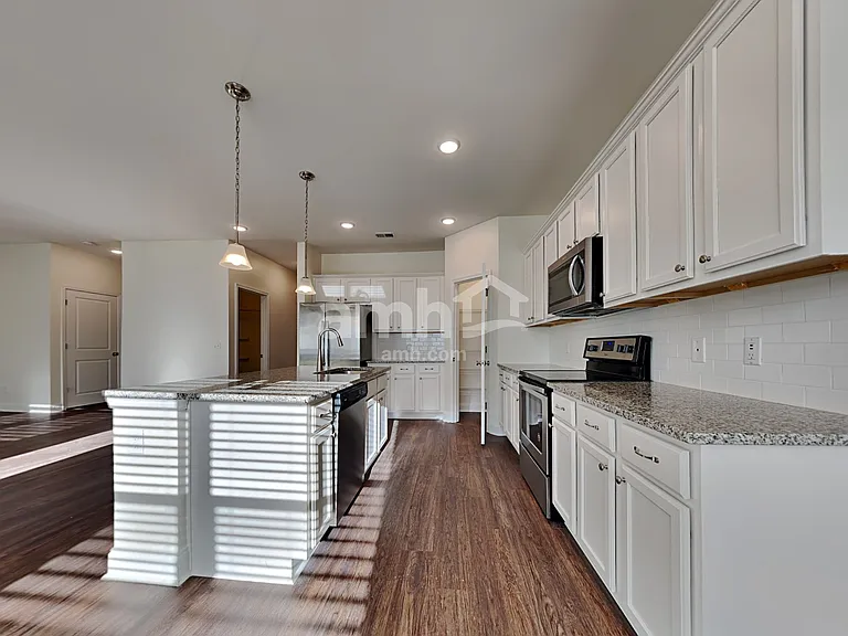 533 Lateleaf Dr — Photo 3
