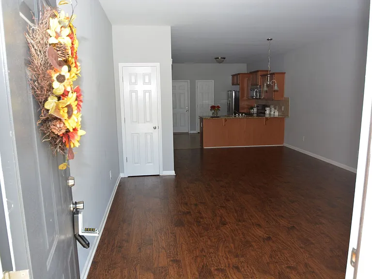 12736 Livengood Ln — Photo 2