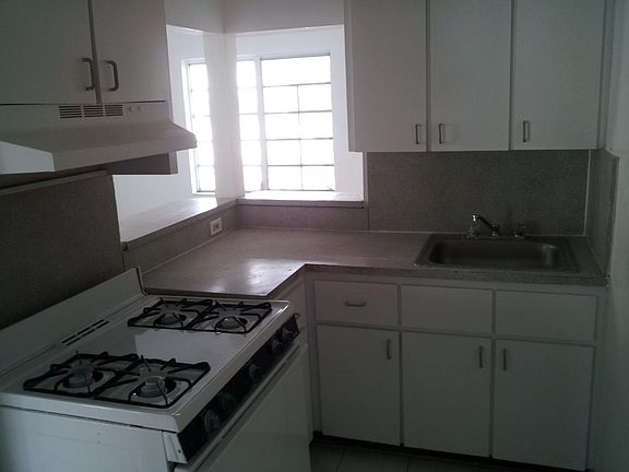 5th image of 704 14th St APT 11
