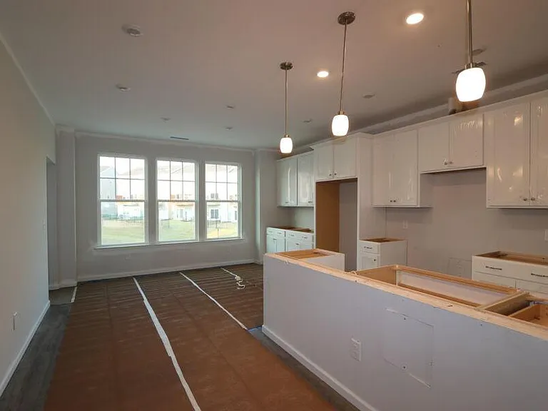 1021 Commack Dr — Photo 4