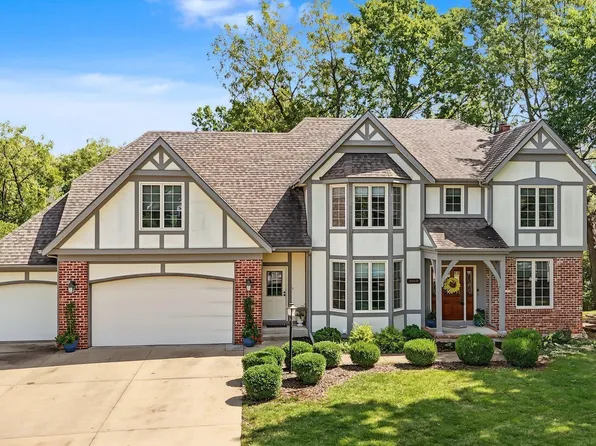 1040 Oak Tree Dr, Lawrence, KS 66049