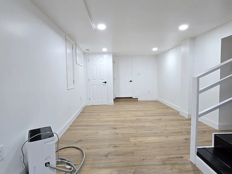 2515 Creighton Ave — Photo 12