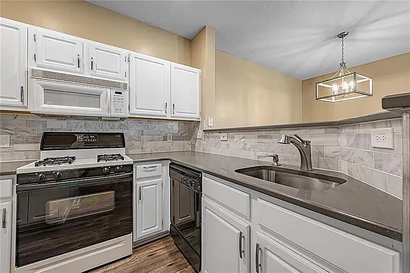 2 bed, 1200 sqft, $2,250 — Photo 4