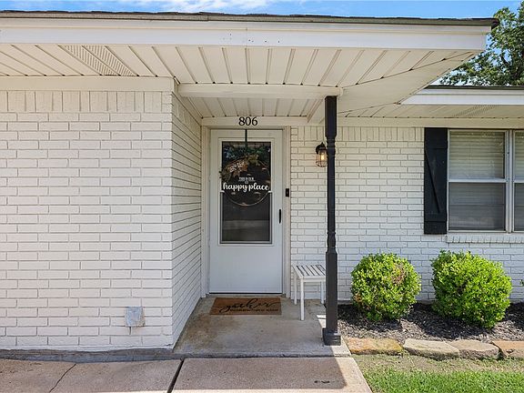 3rd image of 806 Dillard St