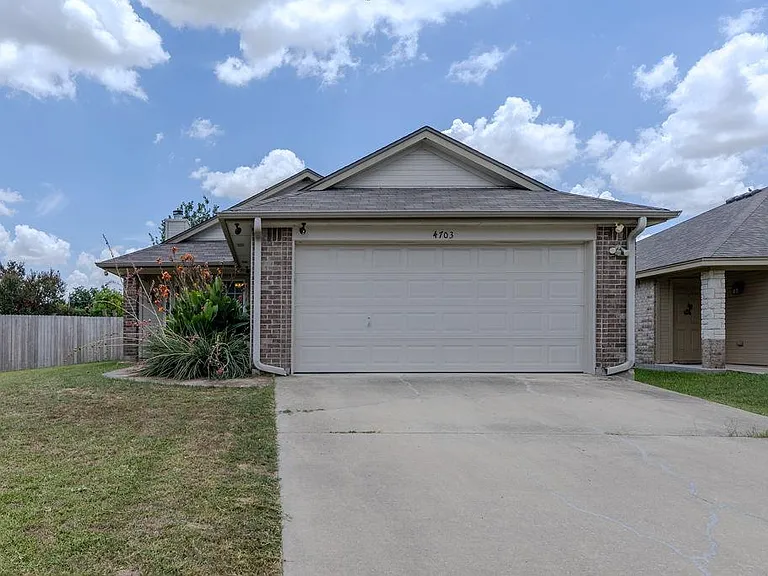 4703 Stonehaven Dr — Photo 5