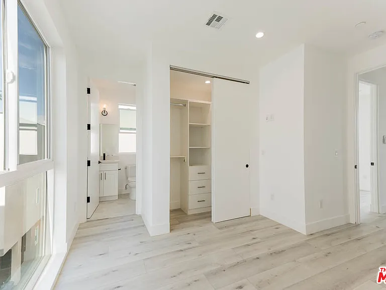 1238 1/2 N Beachwood Dr — Photo 9