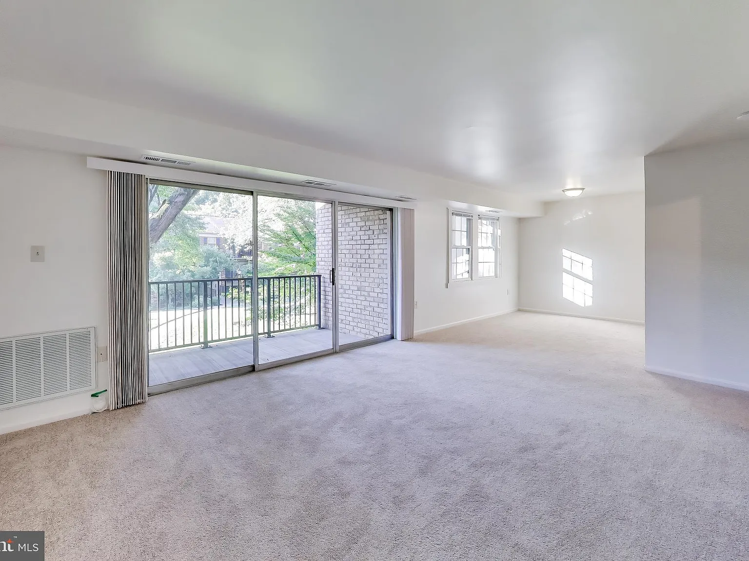 2 bed, 1.5 bath, 999 sqft, $2,000 — Photo 3