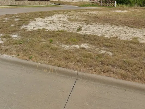 412 McKinley St, Desoto, TX 75115