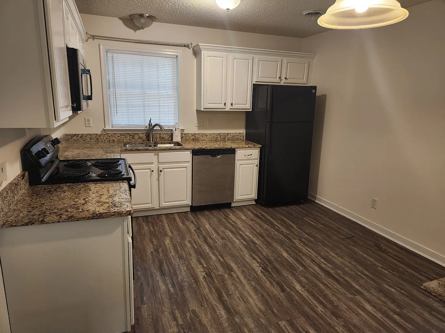 4 bed 2 bath Cape Cod - Chesterfield/Salem Church Rd area — Photo 3