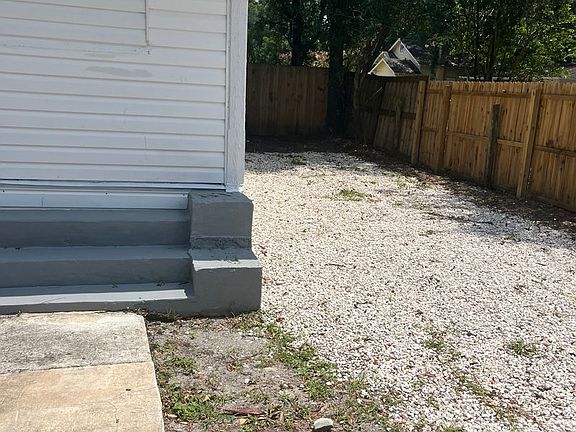 5th image of 685 Fern St