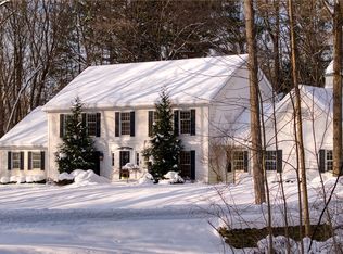 7431 River Oaks Trl, Gates Mills, OH 44040