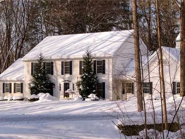 7431 River Oaks Trl, Gates Mills, OH 44040