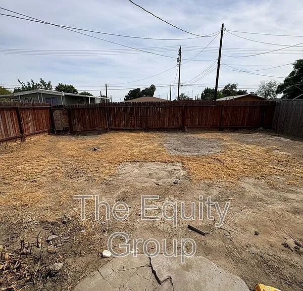 1819 N 10th Ave — Photo 13