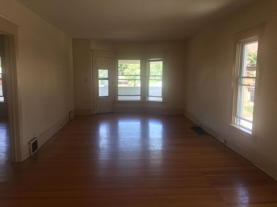 2nd image of 717 W 9th St #1