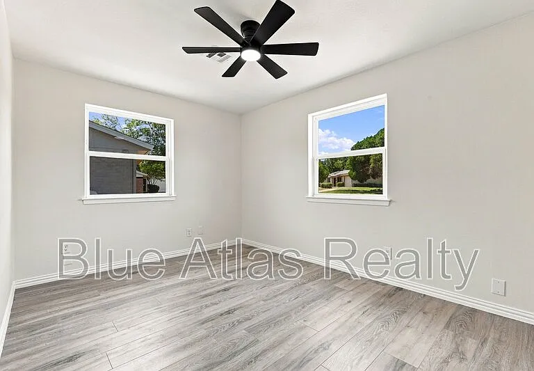 6008 Golden Gate Dr — Photo 11