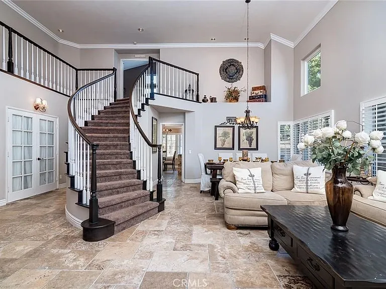 6330 Golden Gate Dr — Photo 2