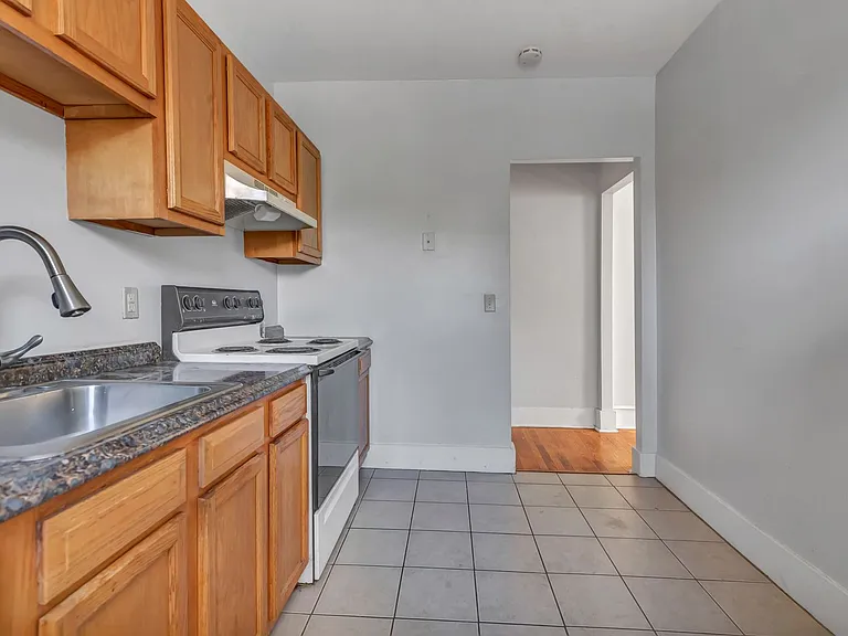 1375 Chapel St — Photo 3