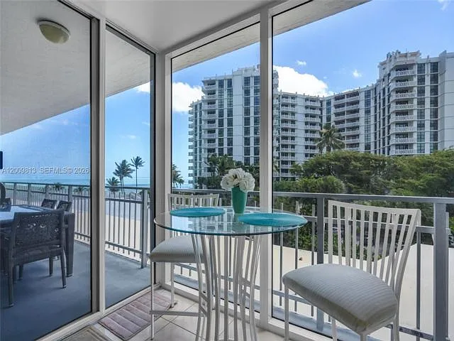 600 Grapetree Dr #4DS — Photo 3