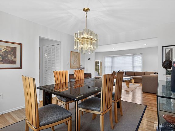 5th image of 1328 Aaron Rd