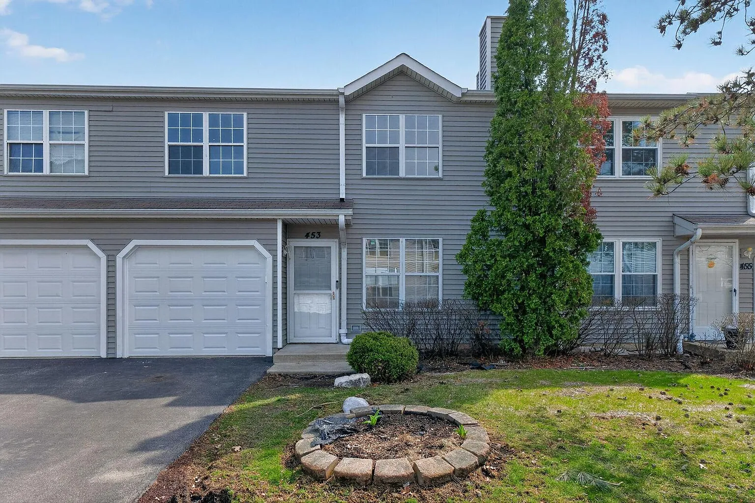 453 Normandie Ln photo 1