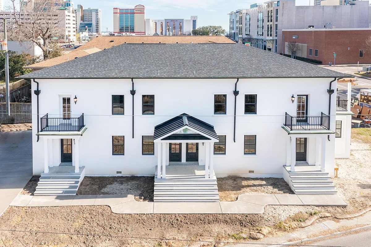 Building Photo - 3200 Holly Rd #102