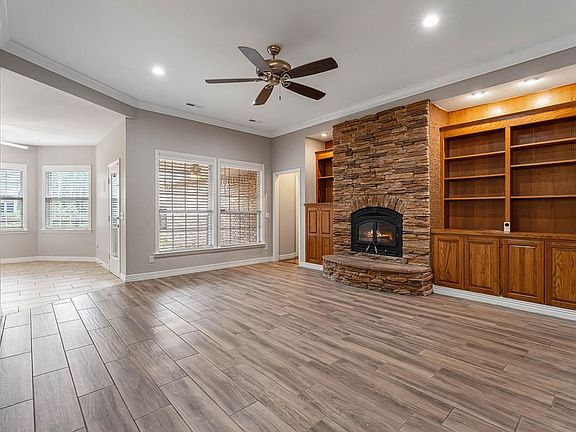 4th image of 302 Laurinda Dr