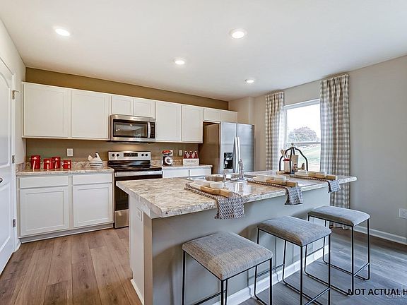2nd image of 1718 Parkfield Way