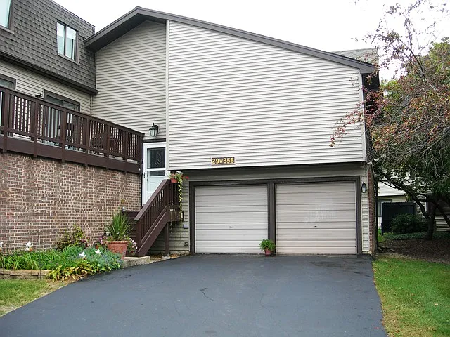 29W358 White Oak Dr photo 1