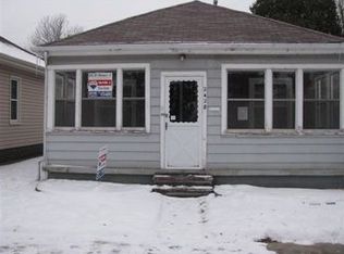 2428 Superior St, Trenton, MI 48183