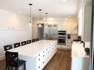 206 N 5th St, Bellevue, IA 52031