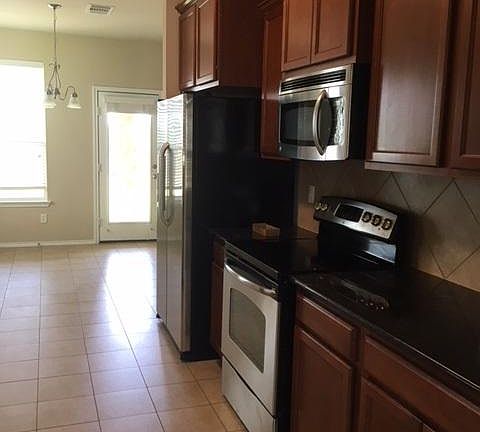 4th image of 2203 Lindsey Dr