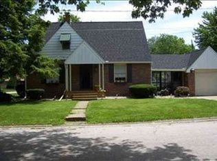 302 Maizefield Ave, Bloomington, IL 61701