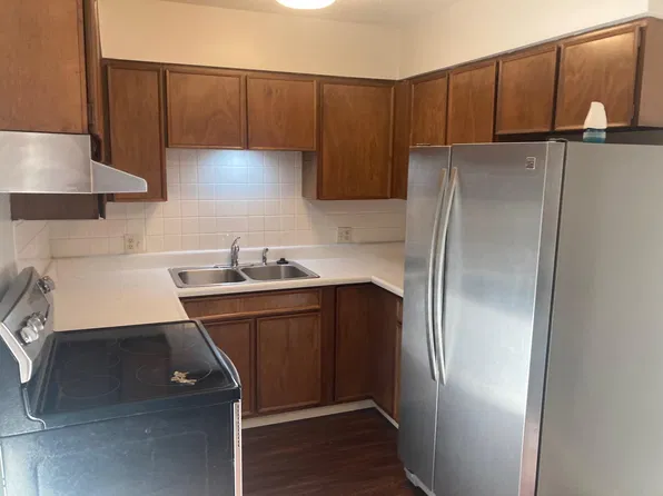 425 SE 14th St, Newton, KS 67114