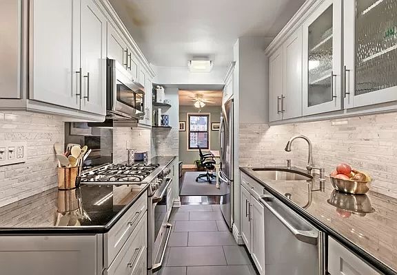 3rd image of 333 E 55th St APT 9F