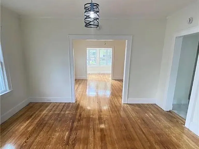 24 Stafford Ave — Photo 6